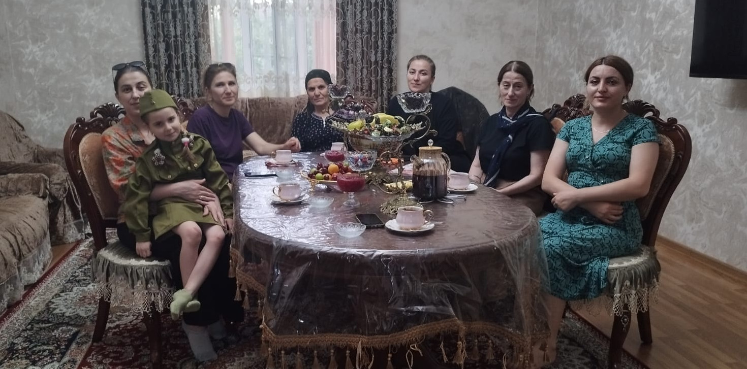 Работники Комплексного центра Минтруда РД в г.Дагестанские Огни побывали в гостях у военнослужащего, прибывшего на побывку из зоны СВО